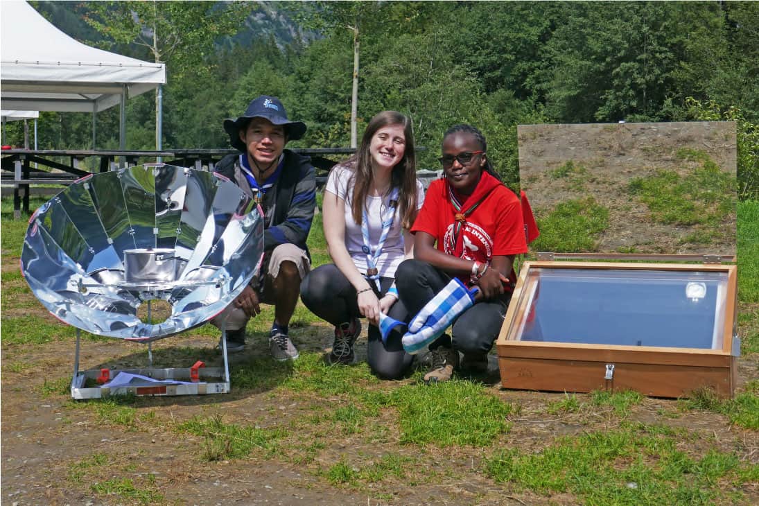 Solarkocher mit Teilnehmer