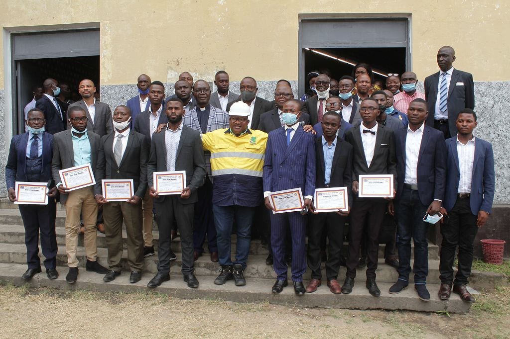 19 Solarfachkräfte absolvierten erfolgreich den neunmonatigen Photovoltaik-Lehrgang an der Ecole Professionelle du bâtiment (Eproba) in Kinshasa und erhielten an der Abschlussfeier ihr Zertifikat.