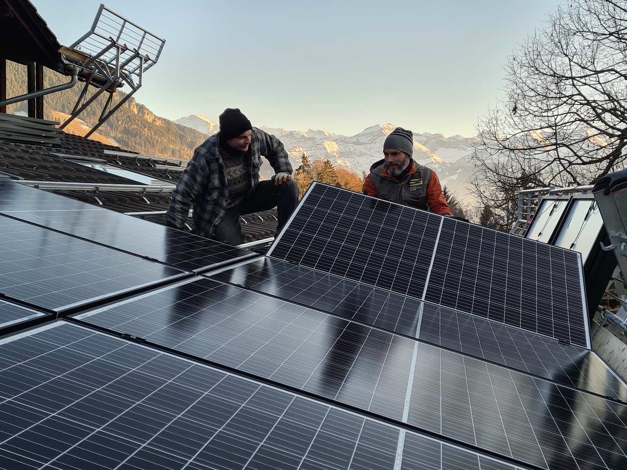 Erste Solarvignetten-Anlage azf den Landgasthof Rothorn in Sigriswil installiert