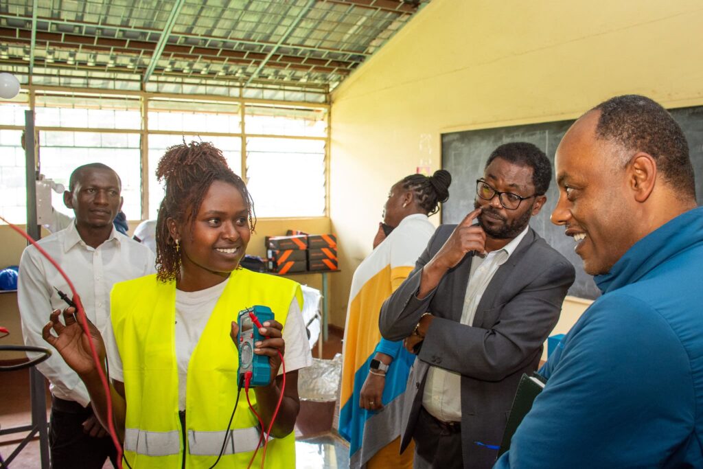 Damaris Kamau, Solarausbildung