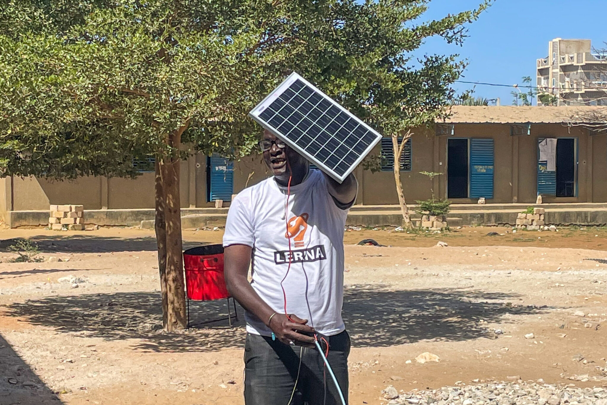 Junge Menschen im Senegal absolvieren eine Solarausbildung – Perspektiven schaffen, Fluchtursachen bekämpfen