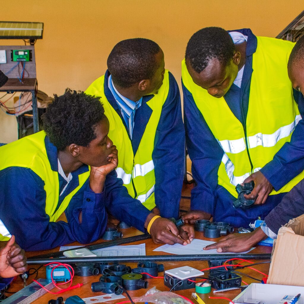 Solarmaterial für Solarausbildung angehende Solartechniker:innen