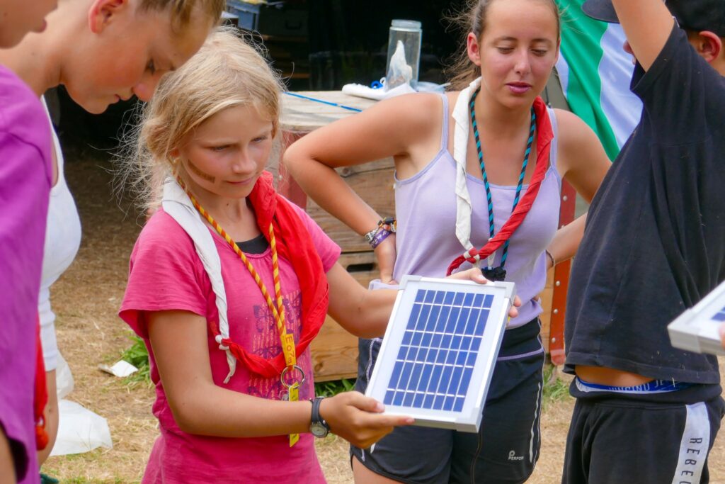 Solarworkshop mit Pfadis in der Schweiz – Scouts go Solar lokal verankert