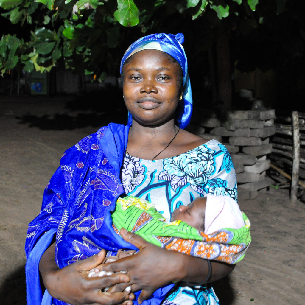 Immaculée mit Baby in Togo