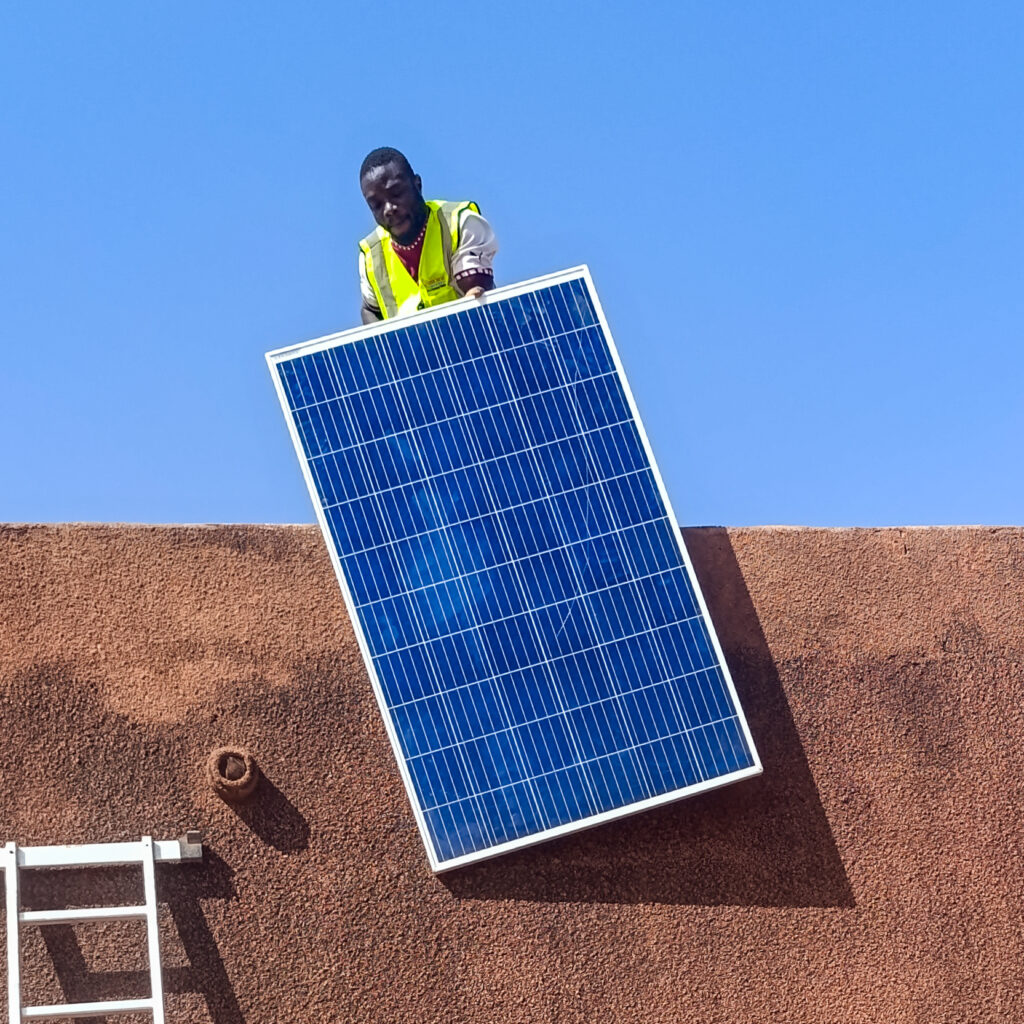 Solarpanel auf Gesundheitszentrum Santé Solaire