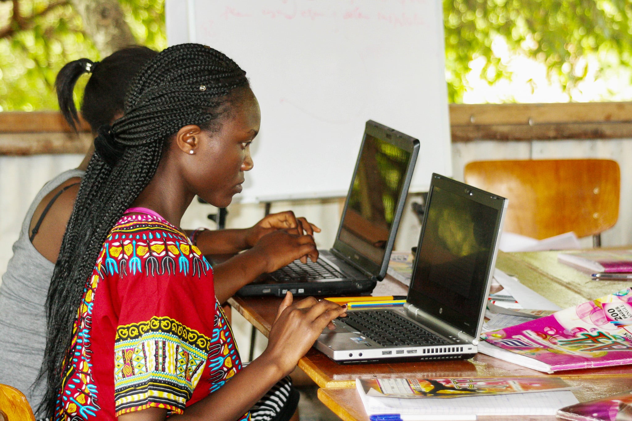 Solarausbildung Studentin am Computer