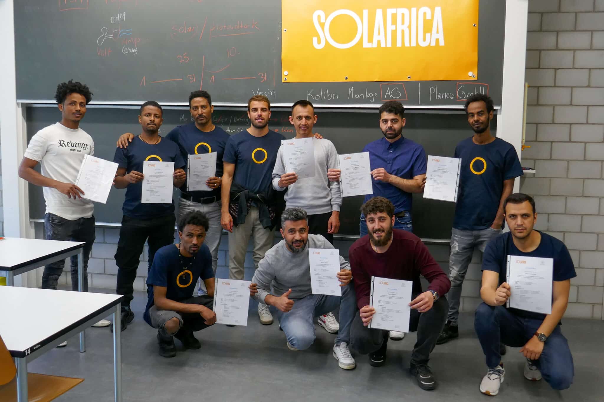 Participants of Refugees go Solar with the course certificate